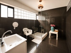 Kamar Double Deluks, 1 Tempat Tidur King, ensuite | Kamar mandi