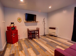 Living area - Tao Cabins (Big Bear City)