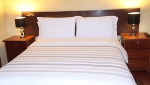 1 bedroom, down comforters, pillowtop beds, in-room safe - Muyucmarka Hospedaje Familiar (Cusco)