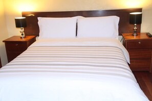 1 bedroom, down comforters, pillowtop beds, in-room safe - Muyucmarka Hospedaje Familiar (Cusco)