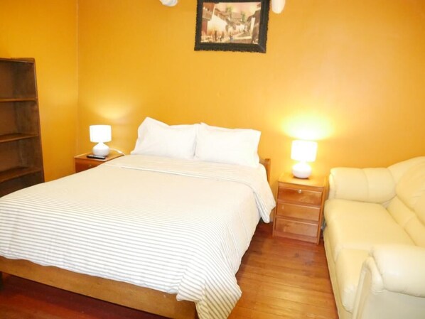 1 camera, copriletto in piuma, materassi a doppio strato