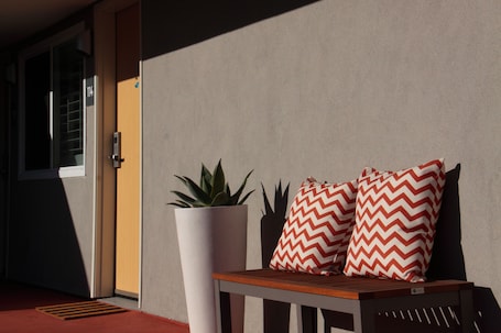 Interior. El Royale Gardens Near Universal Studios