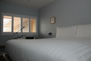 Interior detail - El Royale Gardens Near Universal Studios (Studio City)