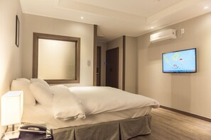 Deluxe Double Room | Desk, free WiFi - Check Inn Hotel Jeju (Jeju City)