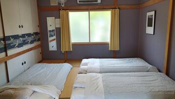 2 bedrooms, laptop workspace, iron/ironing board, free WiFi