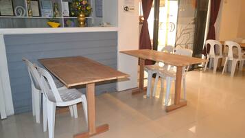 Daily cooked-to-order breakfast (PHP 99 per person)