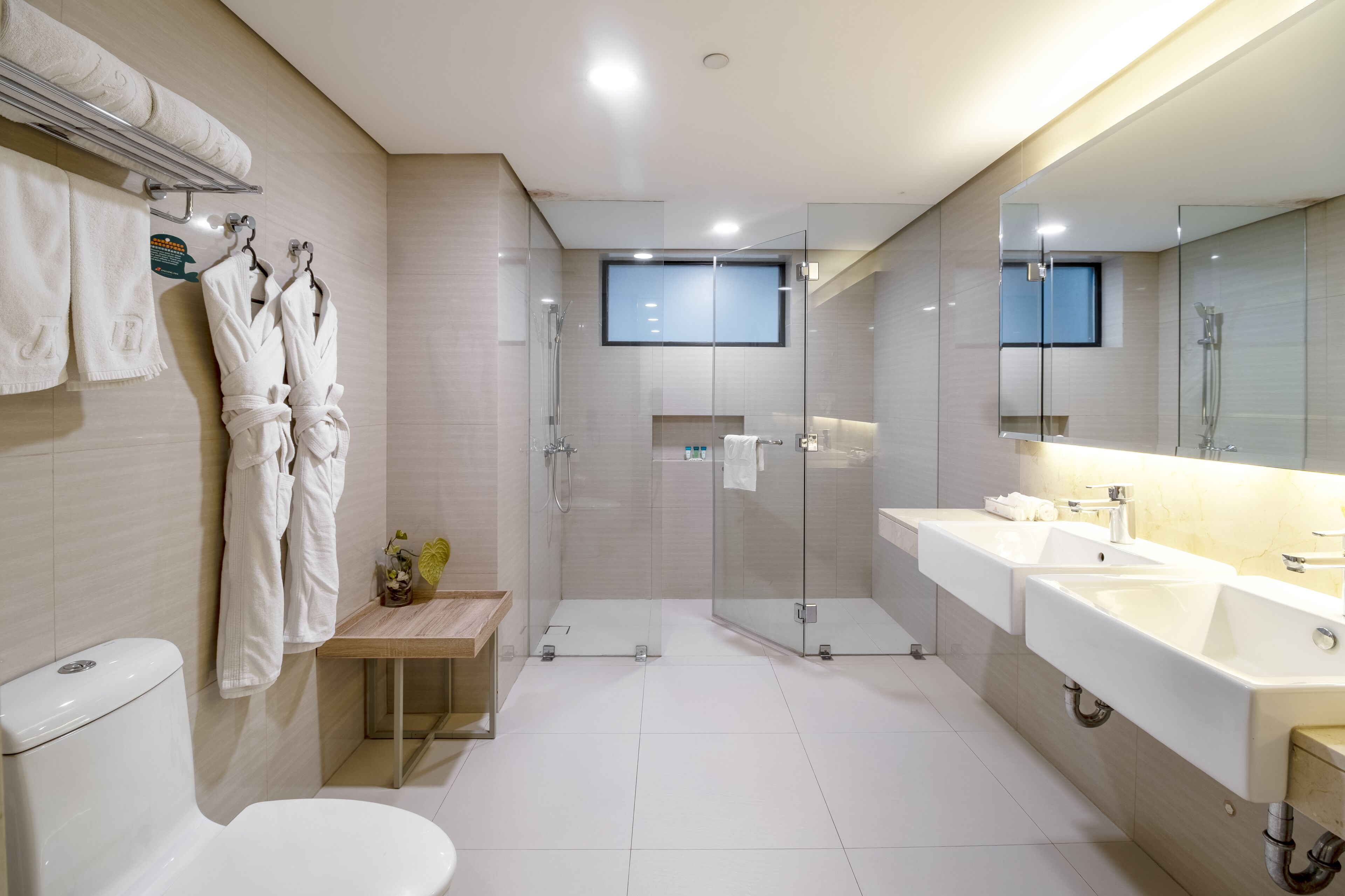 business suite a | bathroom | shower, free toiletries, hair dryer, bathrobes