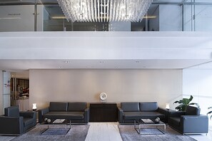 Lobby sitting area - Jinjiang Inn Makati (Makati)