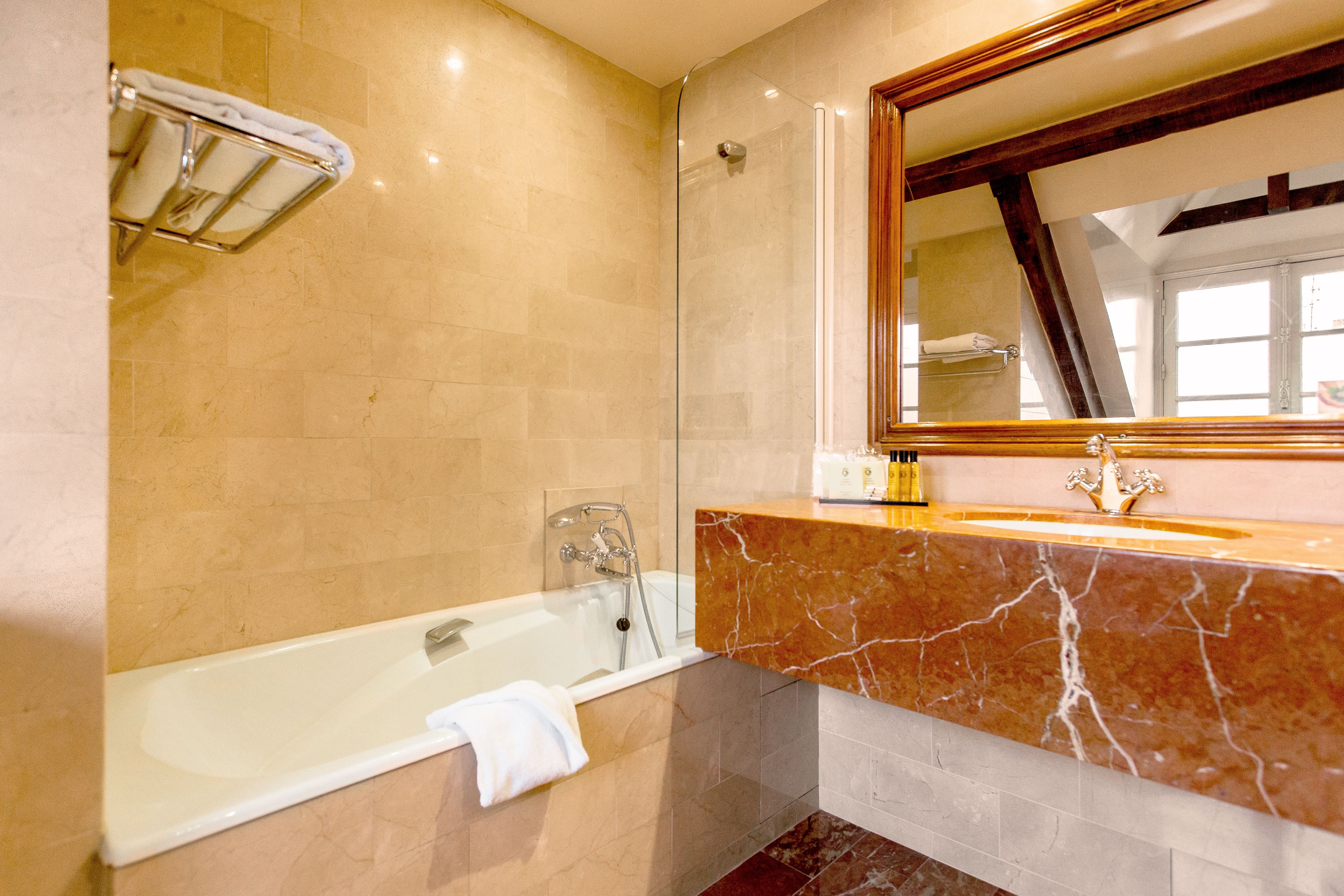 combined shower/bathtub, free toiletries, hair dryer, towels