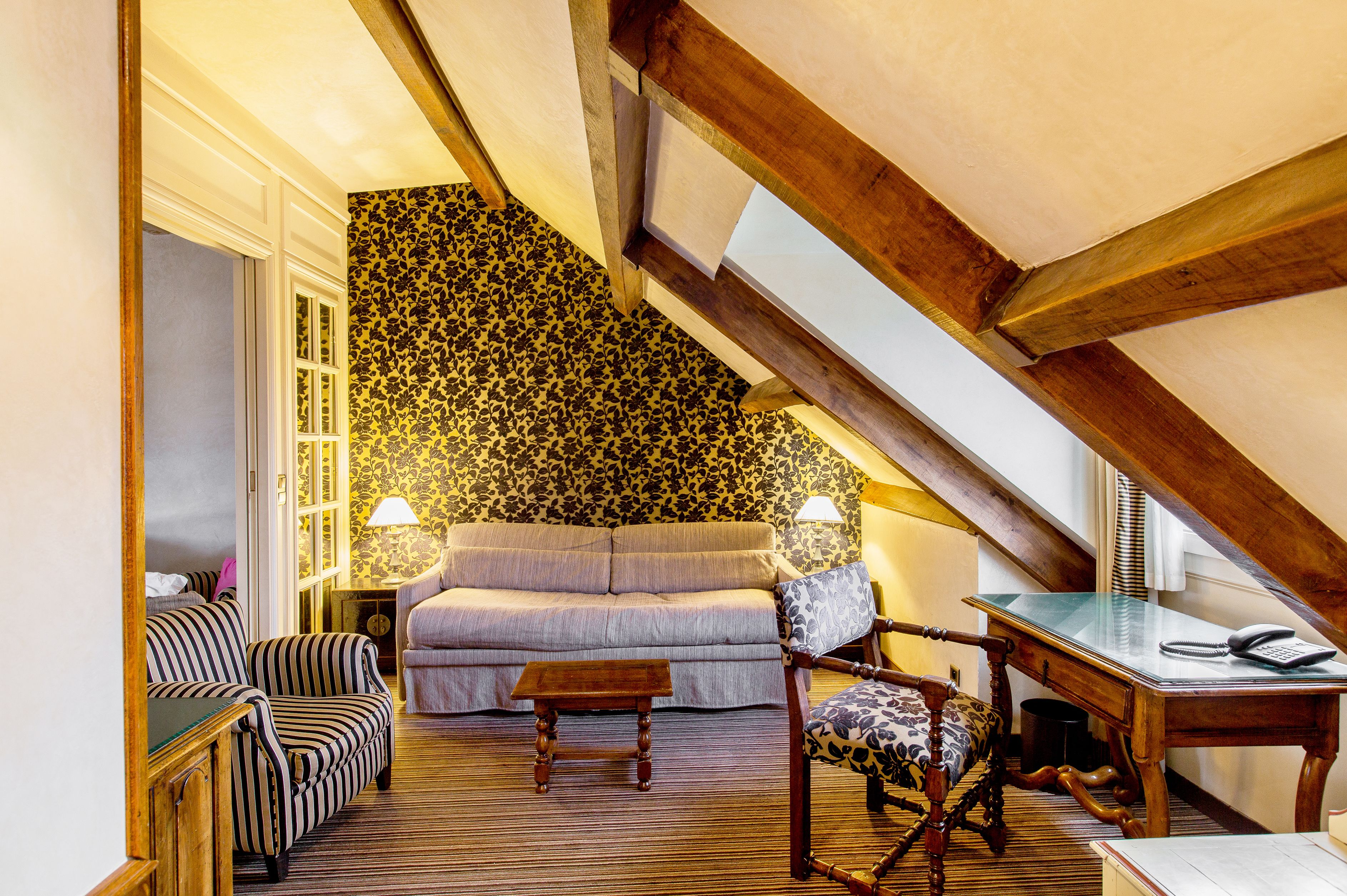 Minibar, coffres-forts dans les chambres, bureau, chambres insonorisées