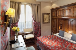 Standard Double Room | Minibar, in-room safe, desk, soundproofing