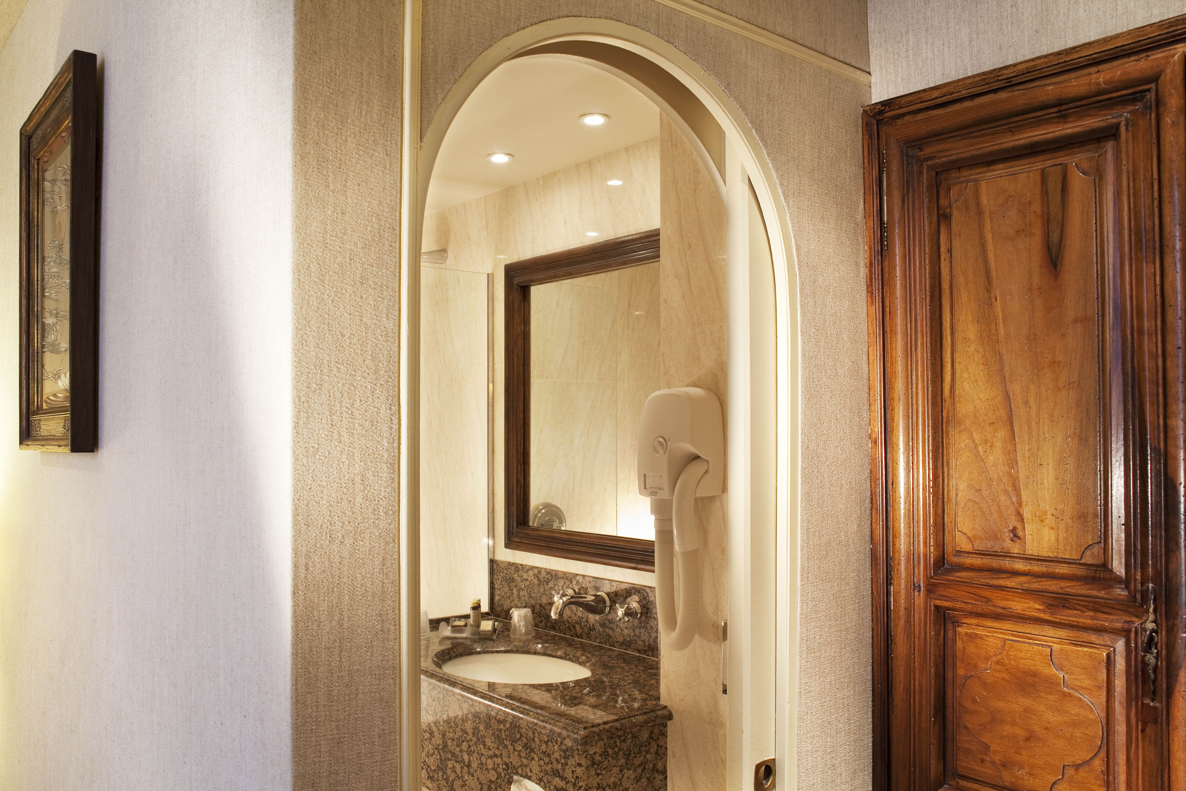 combined shower/bathtub, free toiletries, hair dryer, towels