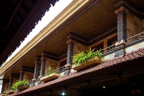 Exterior detail - Segara Sadhu Inn Kuta by ecommerceloka (Kuta)