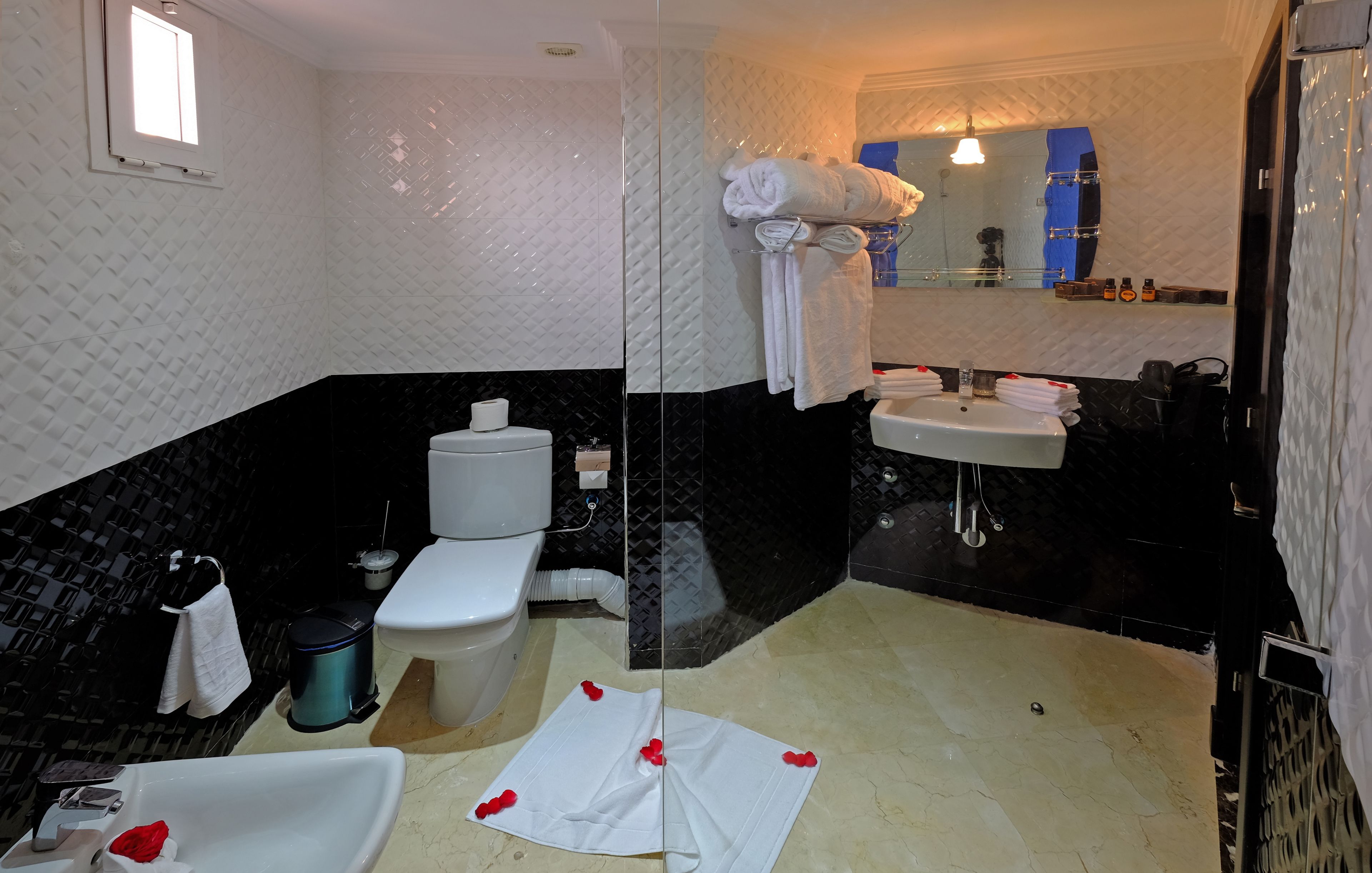 A bathroom with a toilet, sink, and bathtub.