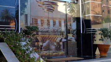 Aperto a pranzo e cena, cucina marocchina