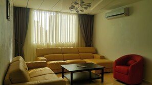 Familjelägenhet - 2 sovrum - balkong - utsikt mot staden (5 persons) | Vardagsrum | Platt-tv