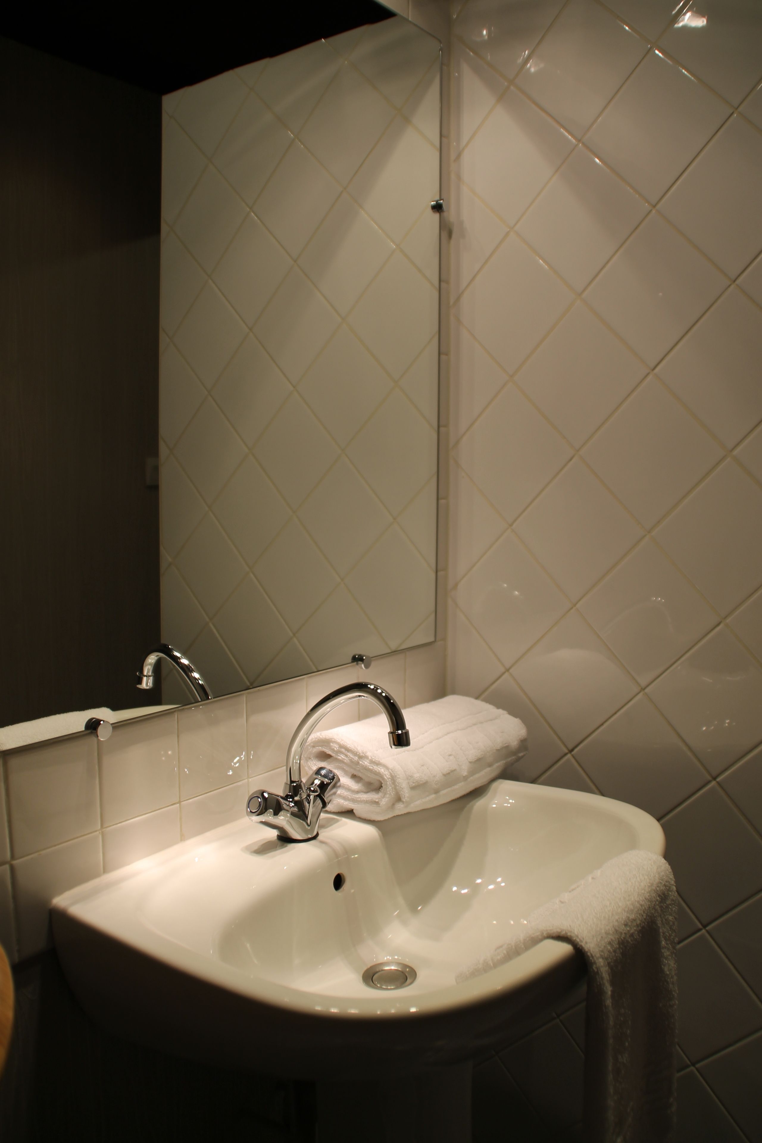 single room | bathroom | free toiletries, hair dryer, towels