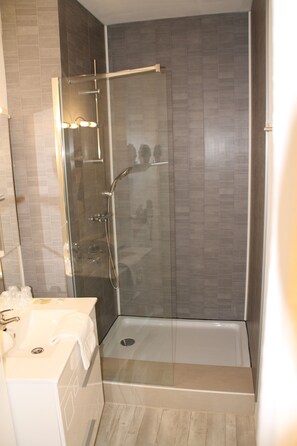 Einzelzimmer | Badezimmer