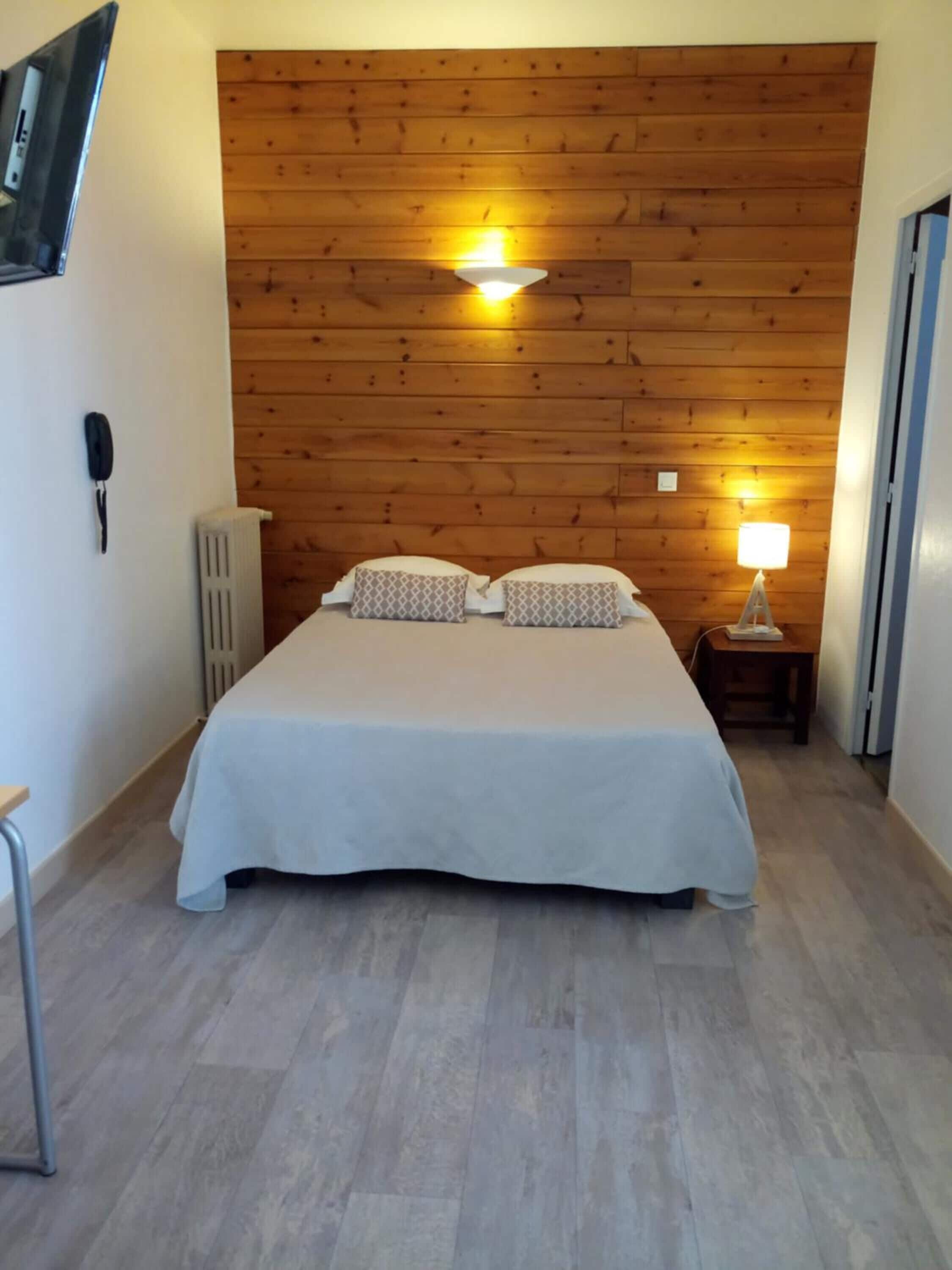 premium bedding, desk, soundproofing, free cots/infant beds