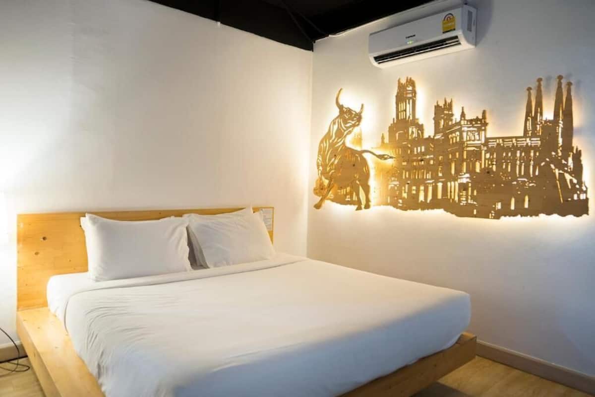 Superior Double Room | In-room safe, WiFi (free), bed sheets
