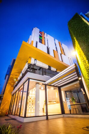 Front of property – evening/night - My Room by Sermsub (Aranyaprathet)