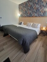 标准三人房 | 笔记本电脑工作区、隔音、熨斗/熨板、免费 WiFi