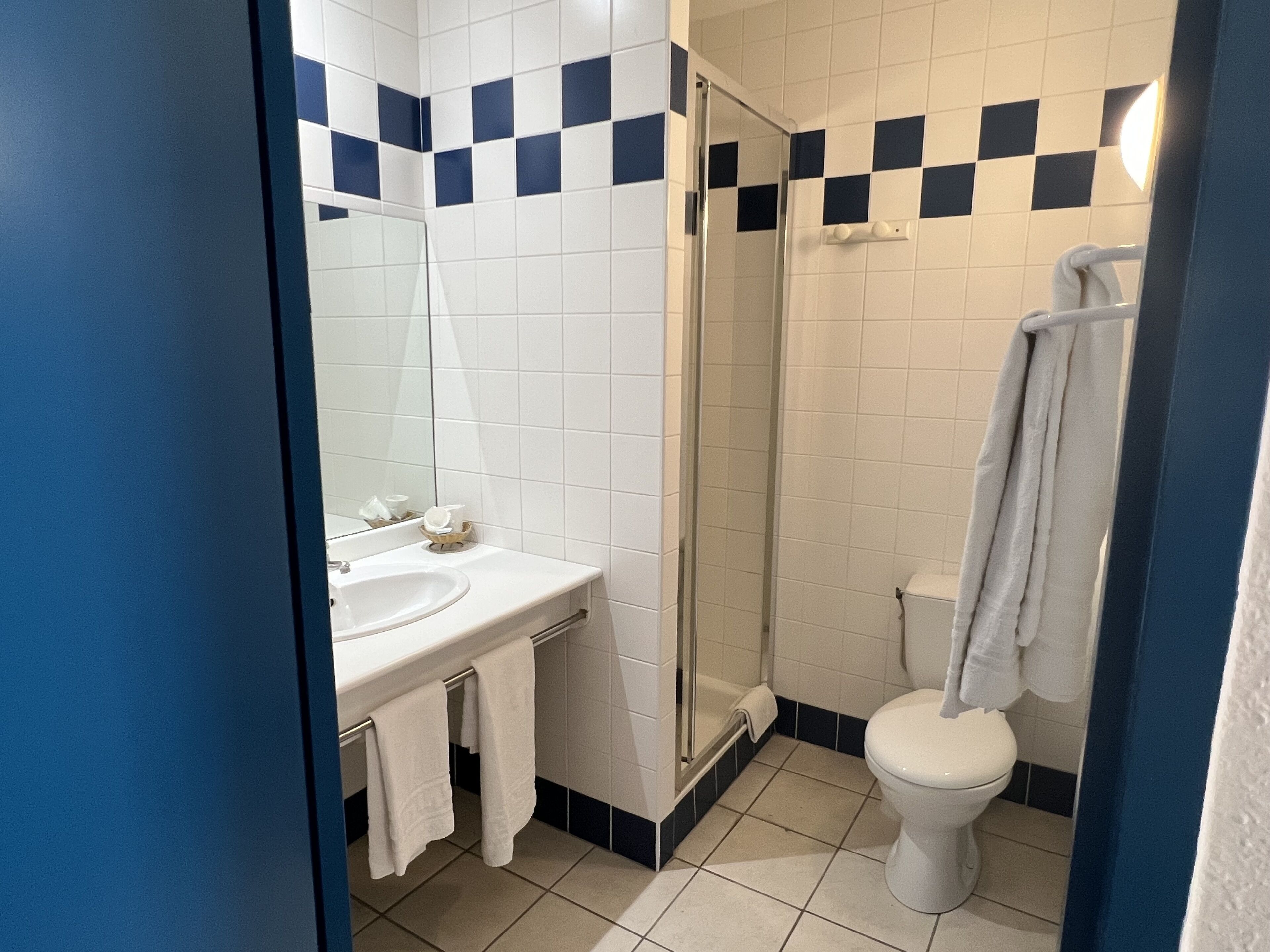 double room | bathroom | shower, free toiletries, hair dryer, towels