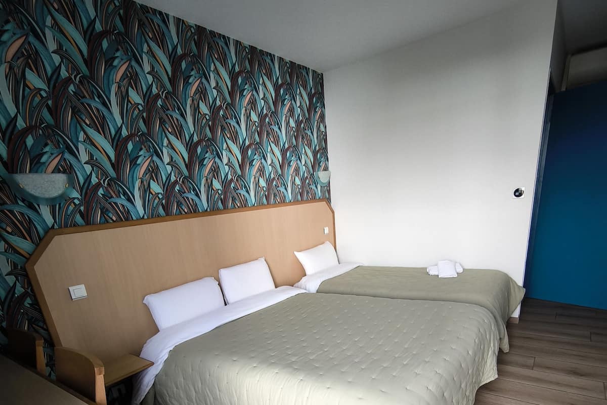 Laptop workspace, soundproofing, iron/ironing board, free WiFi