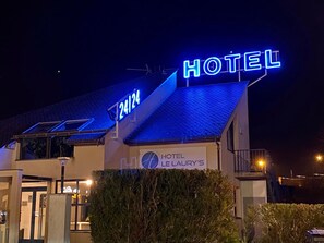 Exterior - Hôtel Le Laury's (Onet-le-Chateau)