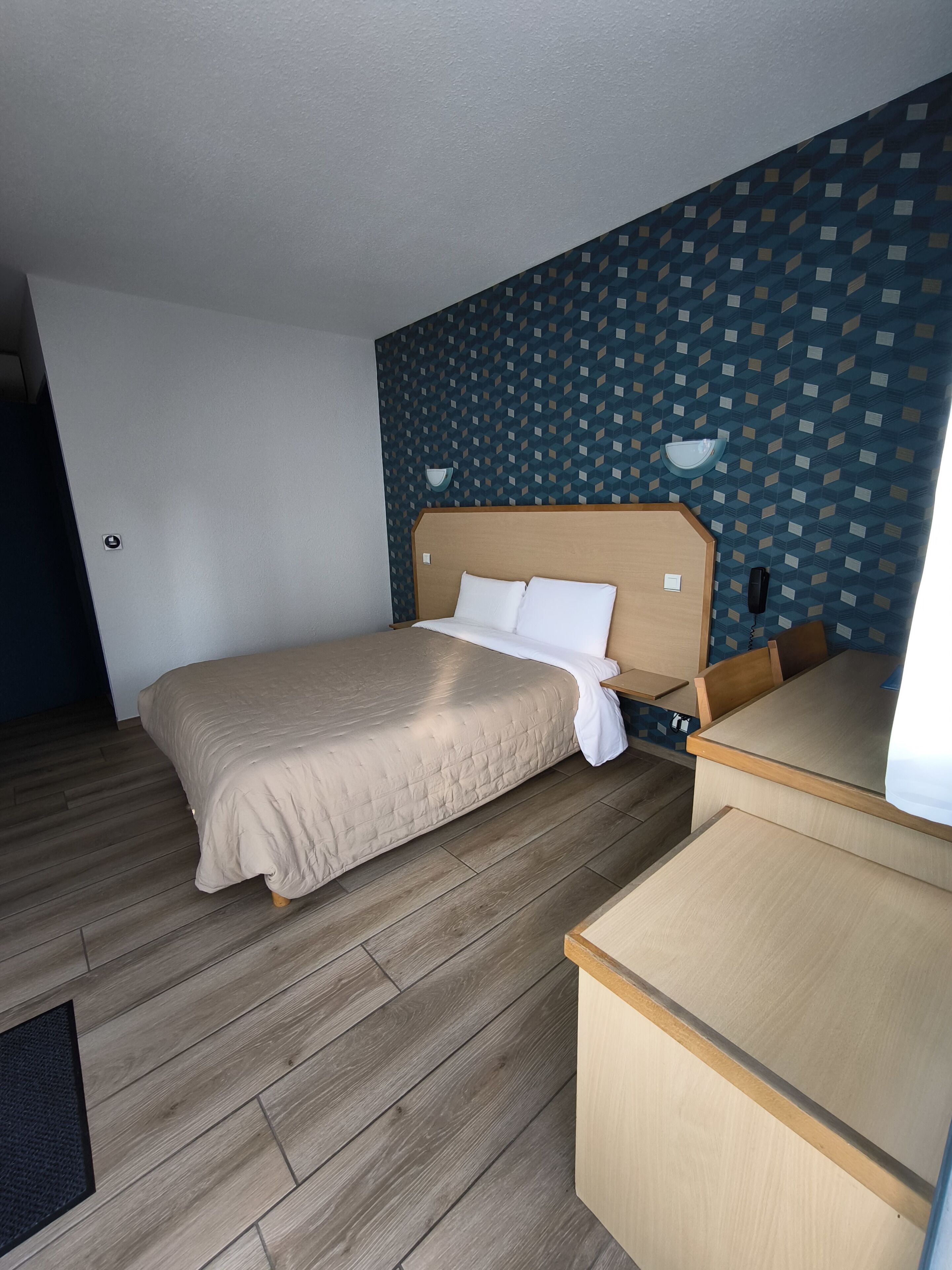 double room | laptop workspace, soundproofing, iron/ironing board, free wifi