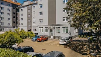 MörklÀggningsgardiner, ljudisolering, gratis wi-fi och sÀngklÀder