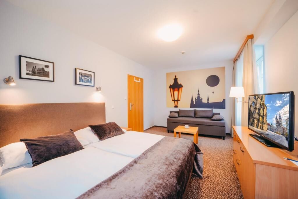 executive room | blackout curtains, soundproofing, free wifi, bed sheets