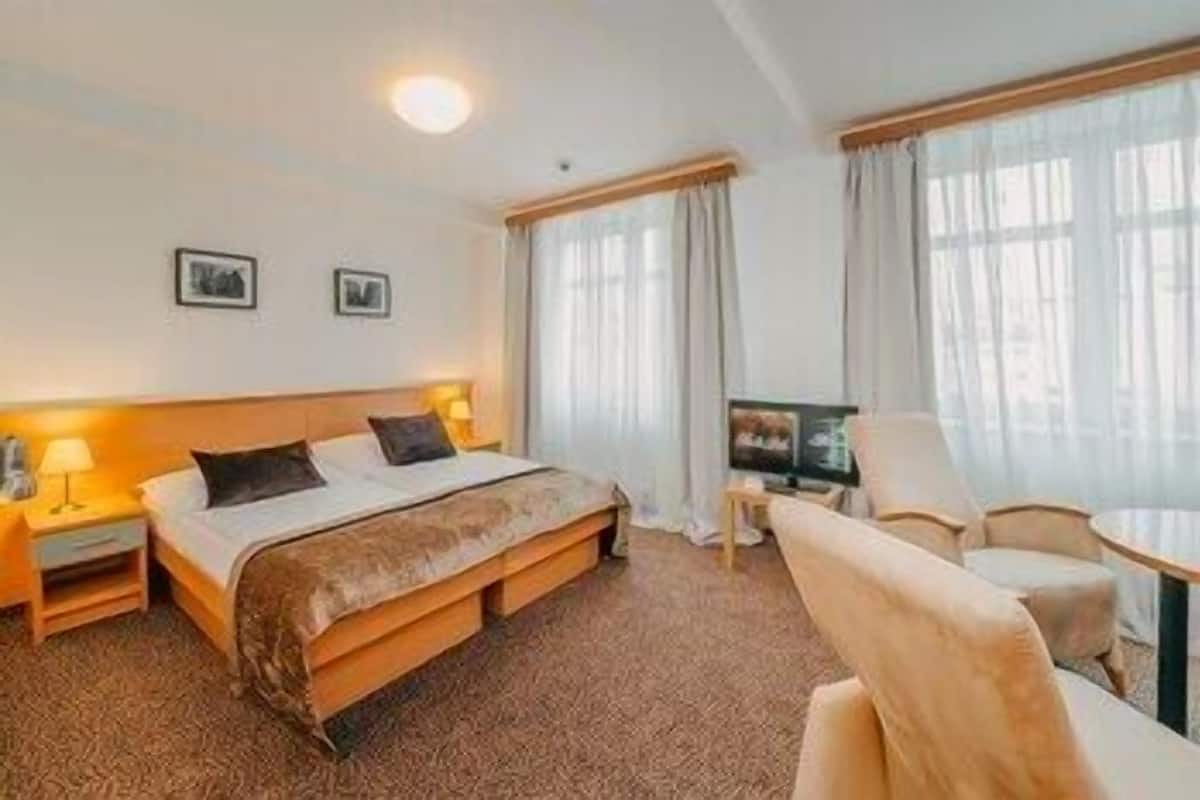 Blackout curtains, soundproofing, free WiFi, bed sheets