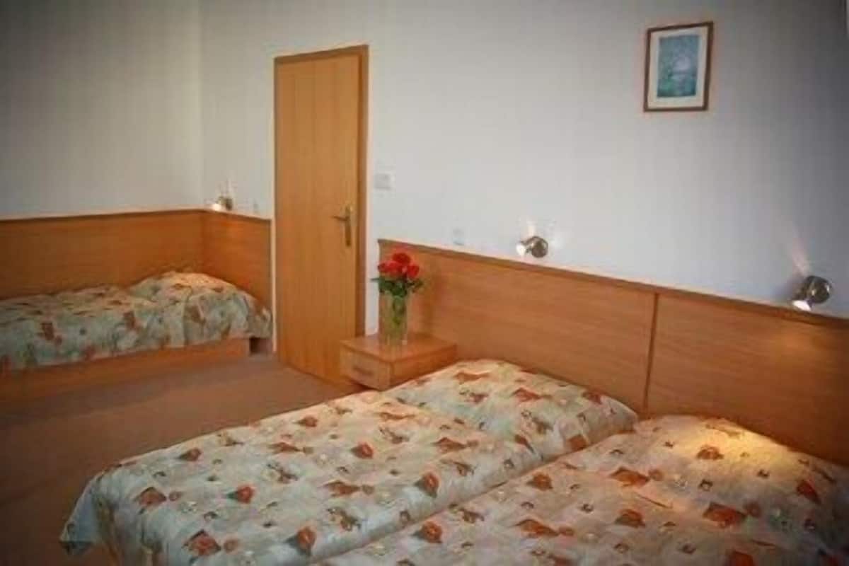 Blackout curtains, soundproofing, free WiFi, bed sheets