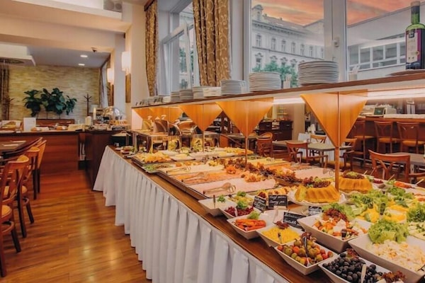 Blackout drapes, soundproofing, free WiFi, bed sheets