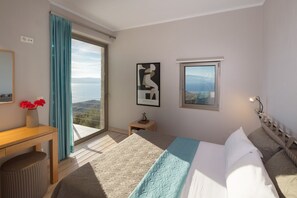 Design Villa, 4 Bedrooms, Beach View | 4 bedrooms, in-room safe, individually decorated, individually furnished