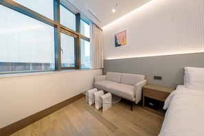 Modern Deluxe Twin | Room amenity