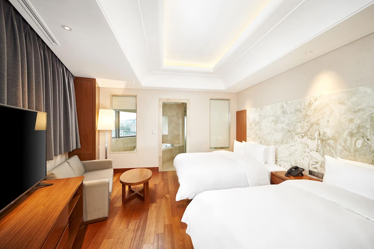 1 bedroom, premium bedding, down duvets, in-room safe