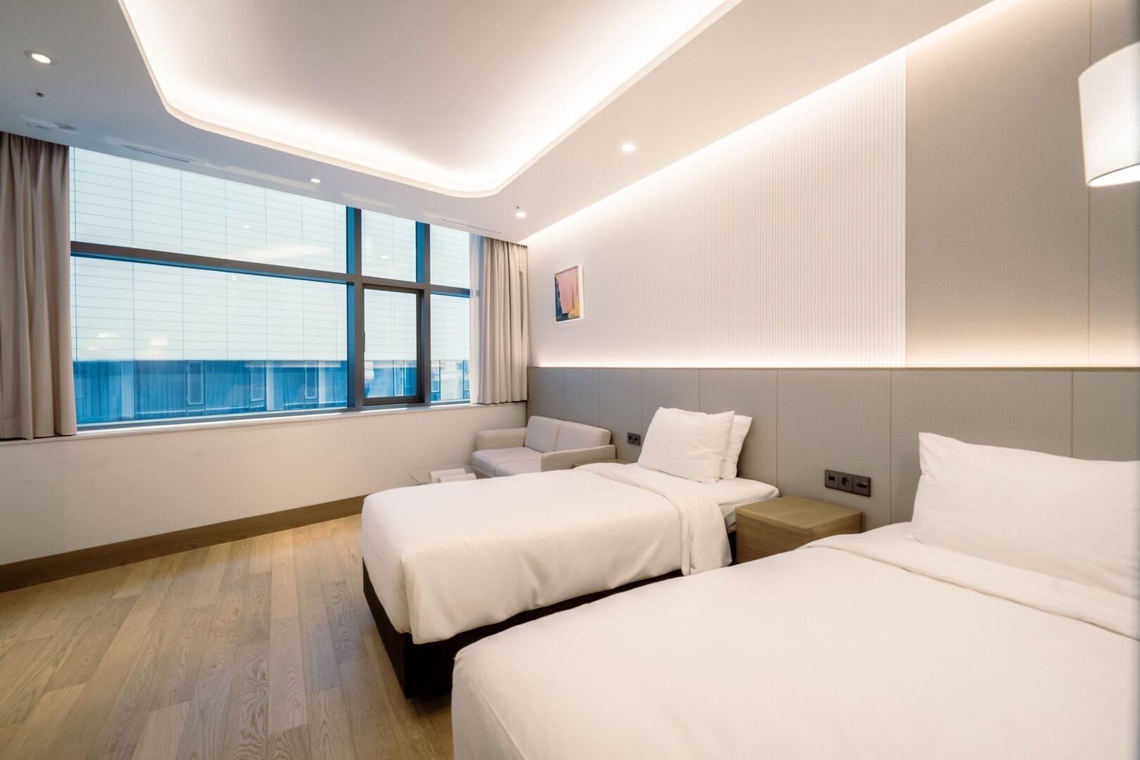 Modern Deluxe Twin | 1 bedroom, premium bedding, down comforters, in-room safe