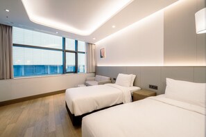Modern Deluxe Twin | 1 kamar tidur, seprai premium, selimut bulu angsa, dan brankas
