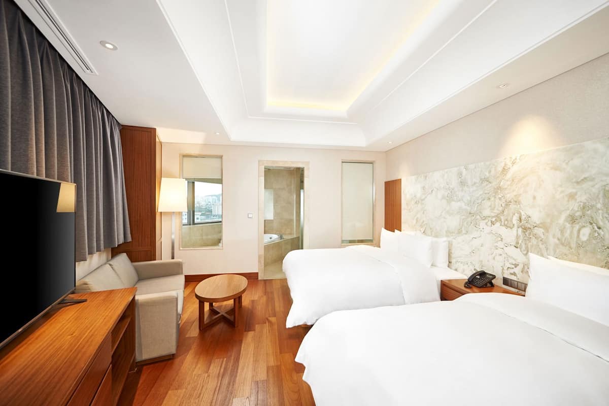 1 bedroom, premium bedding, down duvets, in-room safe