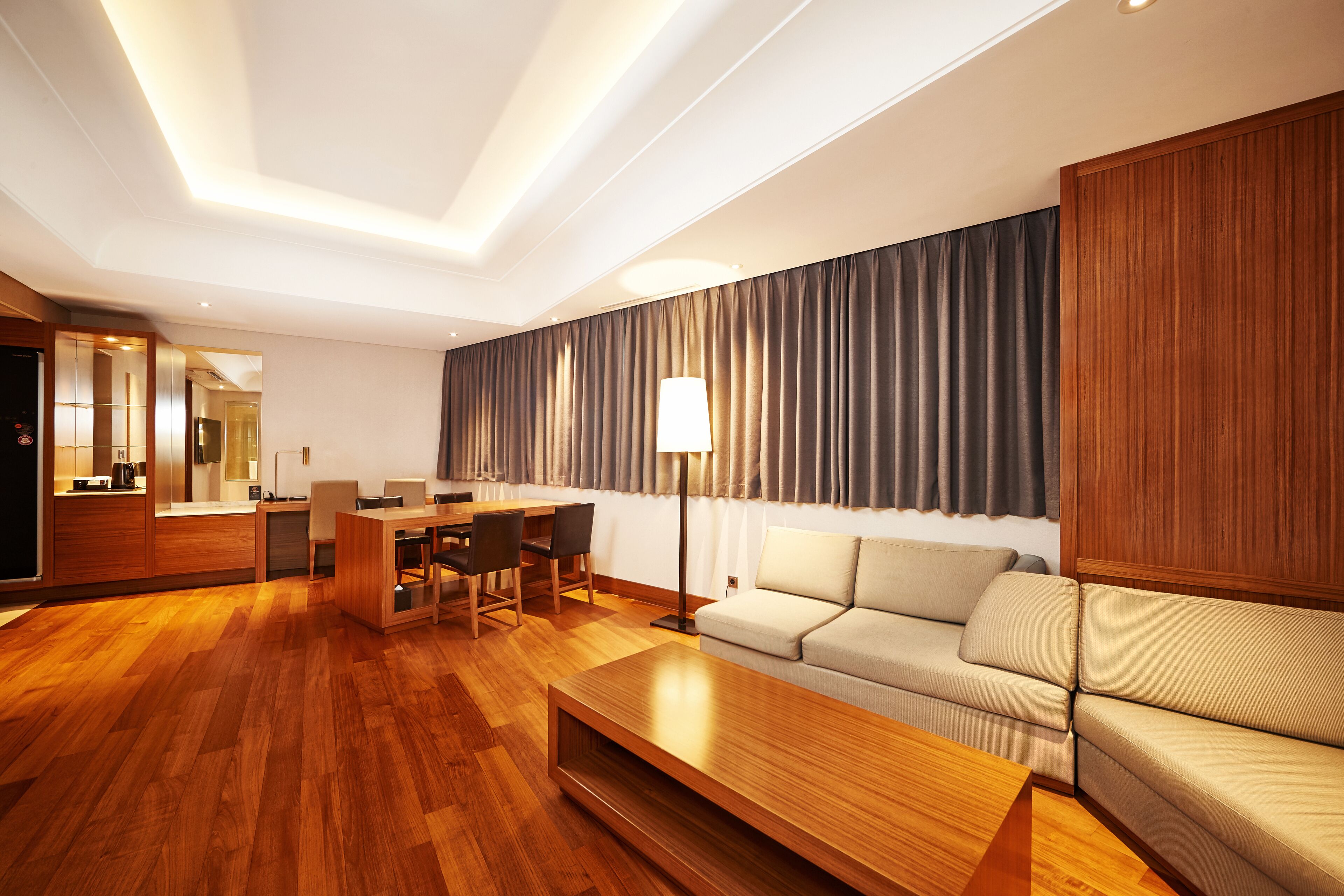 royal suite | living area | flat-screen tv