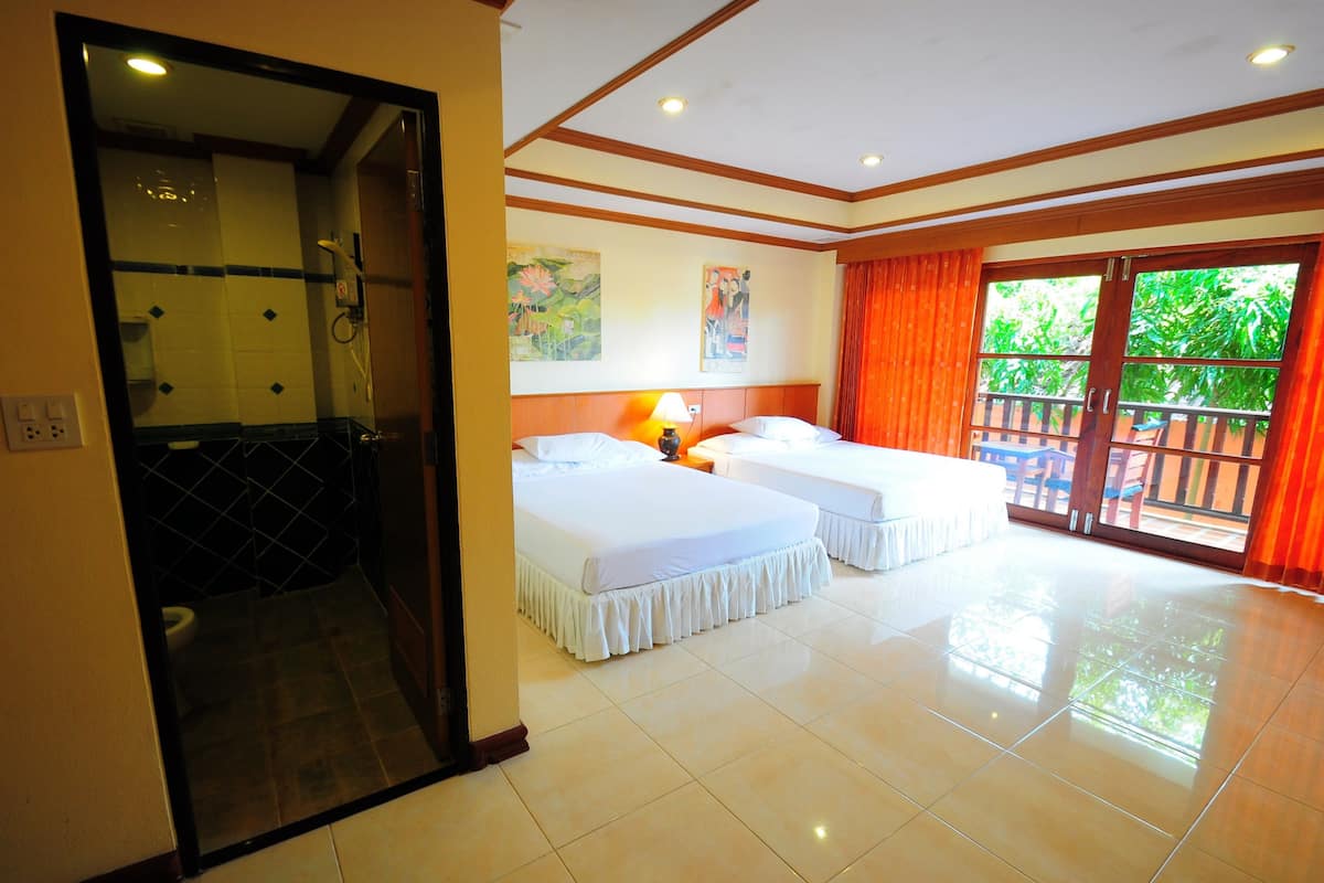Deluxe Quardruple Hillside Room