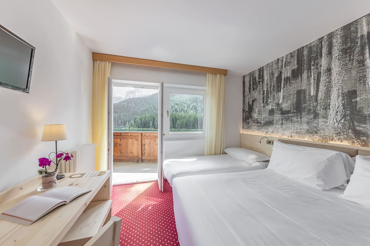 in-room safe, desk, free wifi, bed sheets