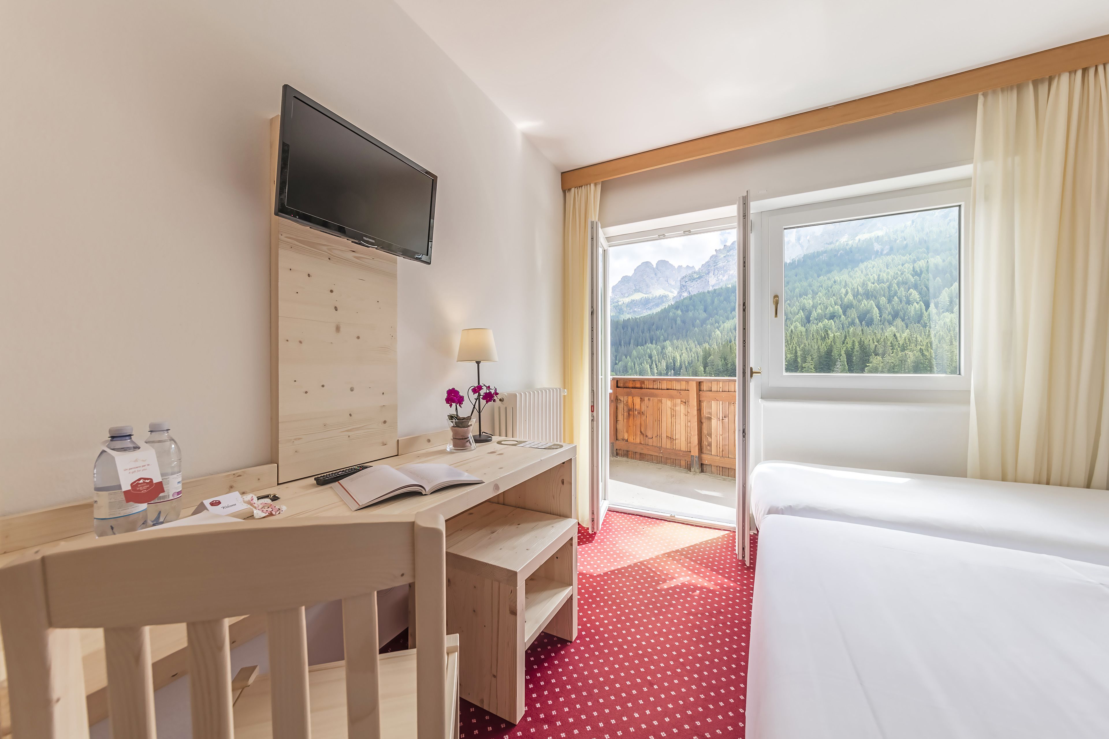 superior double room | in-room safe, desk, free wifi, bed sheets