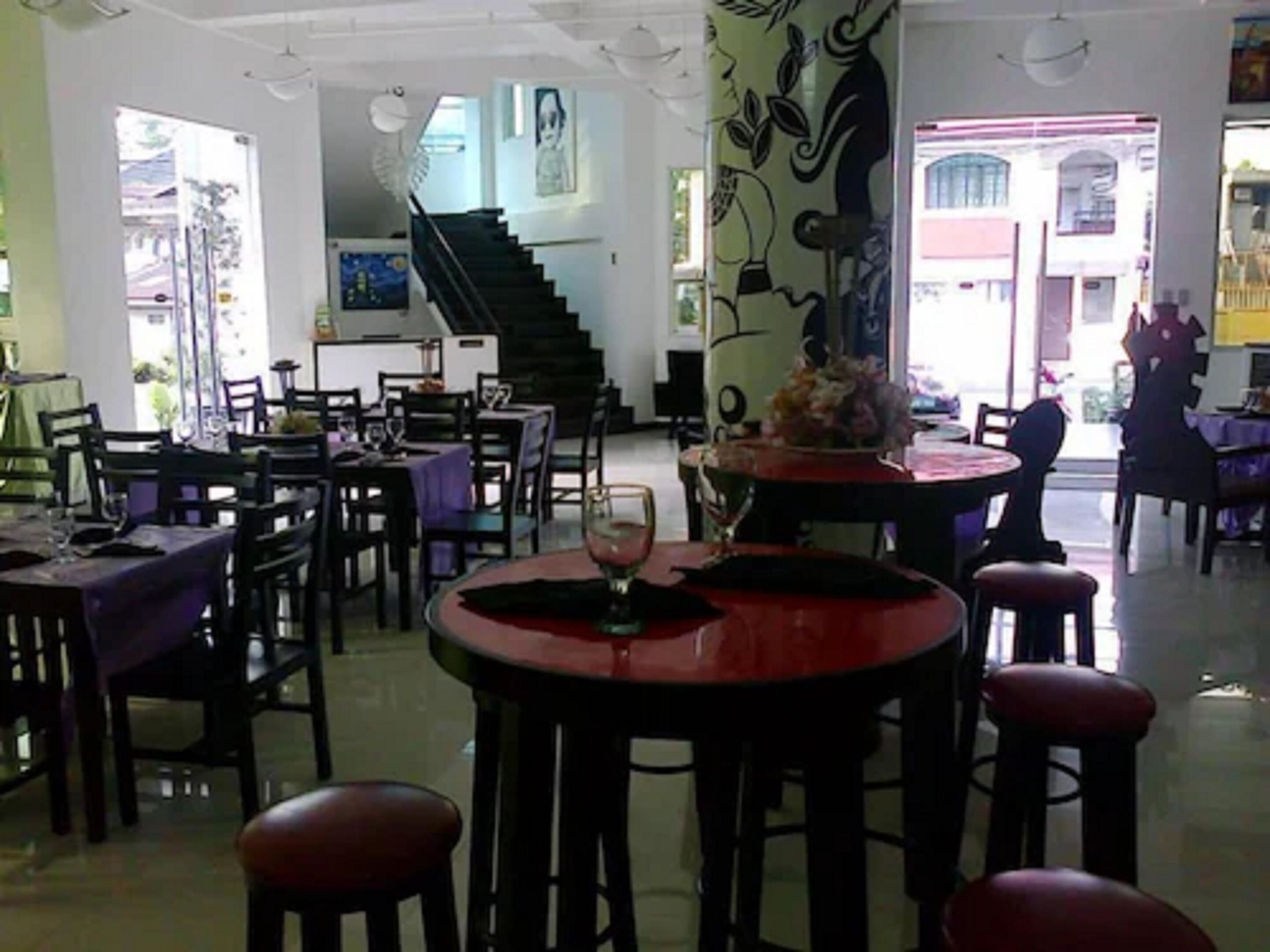 Desayuno con opciones de la cocina local diario (PHP 300 por persona)