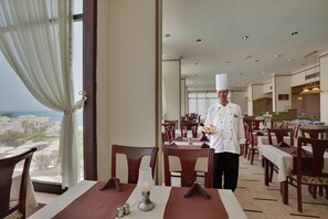 2 restaurants; breakfast, lunch, and dinner served - Beirut Hotel Hurghada (Hurghada)