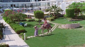 Private beach, sun loungers, beach umbrellas, beach towels - Beirut Hotel Hurghada (Hurghada)