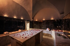 Een stoombad, een Turks bad/hammam, body wraps, body scrubs