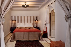Premium bedding, in-room safe, blackout curtains, soundproofing - Riad Les Jardins d'Henia (Marrakech)